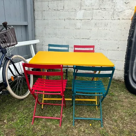 Maisonnette Au Pied Du Marche Et Proche De La *